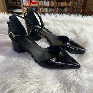GORGEOUS ASOS SHINY BLACK LOW HEEL WITH GOLD ACCENT. SIZE 9.